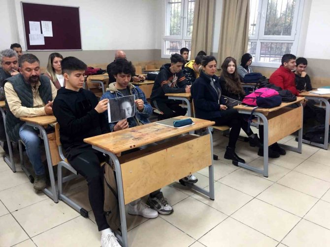 Depremde Hayatını Kaybeden Öğretmen İçin Hüzünlü Tören