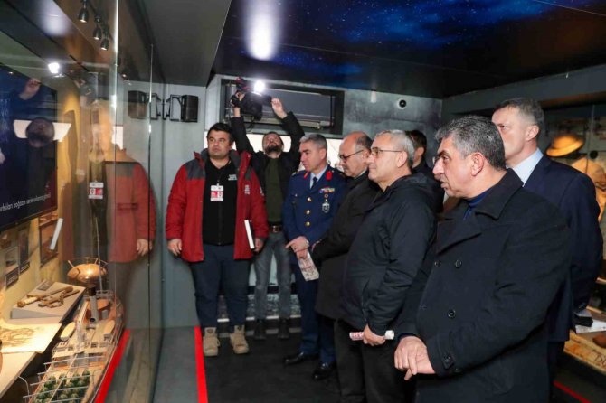 Protokol, Çanakkale Savaşları Mobil Müzesi Tırı’nı Ziyaret Etti