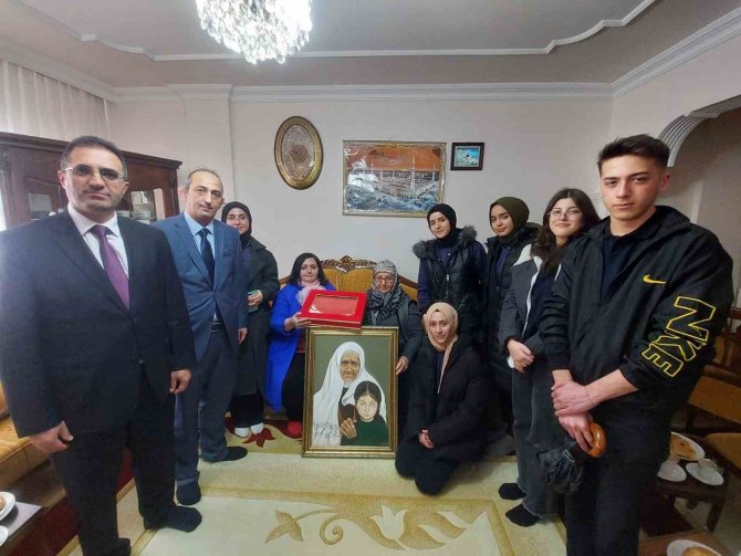 Raci Alkır Güzel Sanatlar Lisesi’nden Nene Hatun’a Büyük Vefa