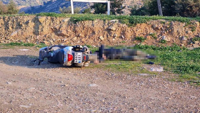 Motosikletin Yanında Ölü Bulundu