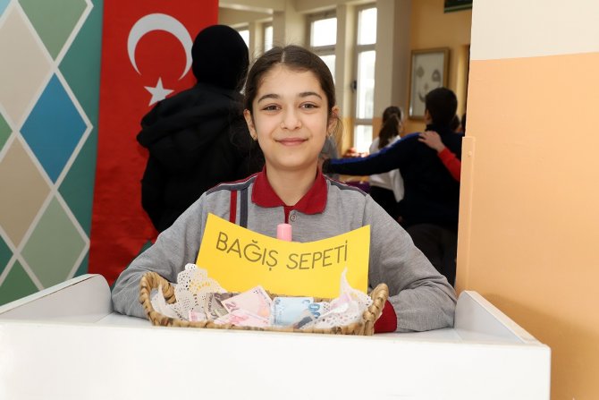 Çadırda Eğitim Gören Öğrenciler İçin Hayır Panayırı Düzenlediler