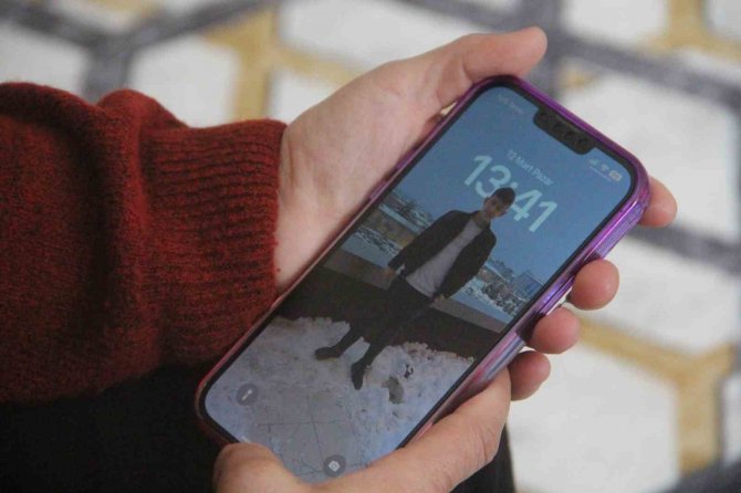 Depremin Dağıttığı Hayatlar: Enkazda Bulamadığı Oğlunu Arıyor