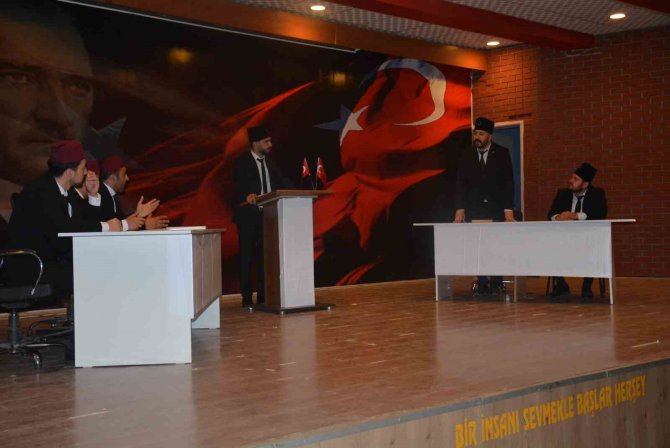 Gönüllü Öğretmenlerden Tiyatro Gösterimi