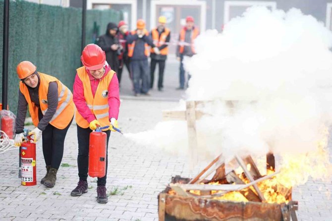 Kartal’da 2 Bin 500 Nüfuslu Sitenin Sakinlerine Arama Kurtarma Eğitimi