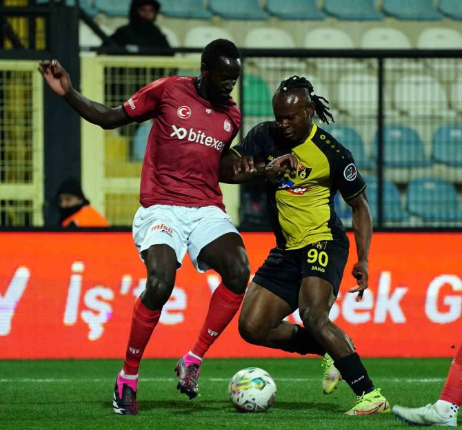 Spor Toto Süper Lig: İ̇stanbulspor: 1 - Dg Sivasspor: 0 (İ̇lk Yarı)