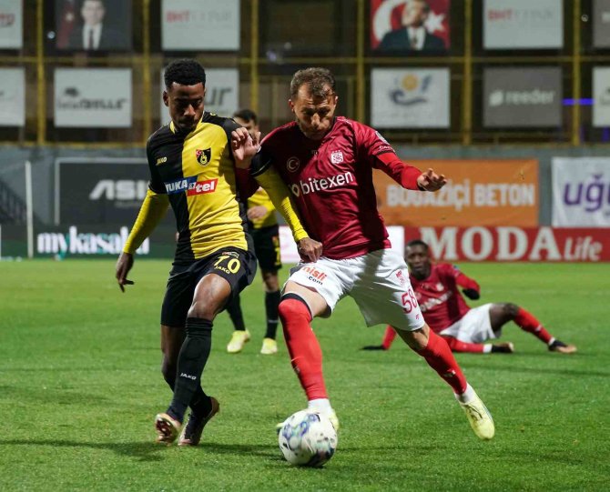 Spor Toto Süper Lig: İ̇stanbulspor: 3 - Dg Sivasspor: 0 (Maç Sonucu)