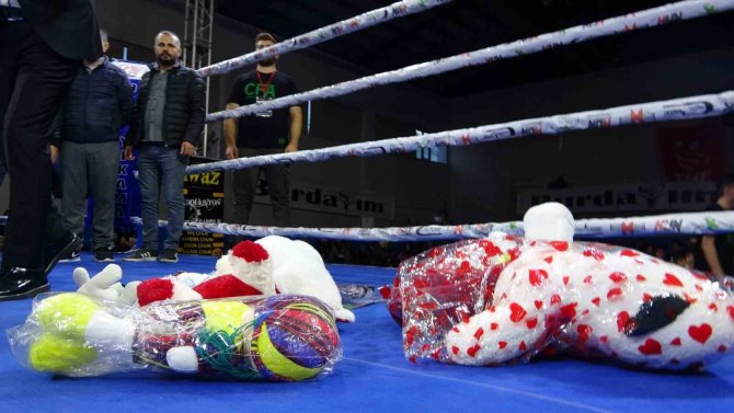 Ünlü Sunucu Tarık Sayın: “Ringe Atılan Oyuncaklar Bizi Duygulandırdı”