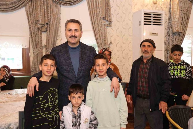Başkan Eroğlu: "Bir Evlat, Bir Kardeş, Bir Ağabey Olarak Her Zaman Emrinize Hazırım"
