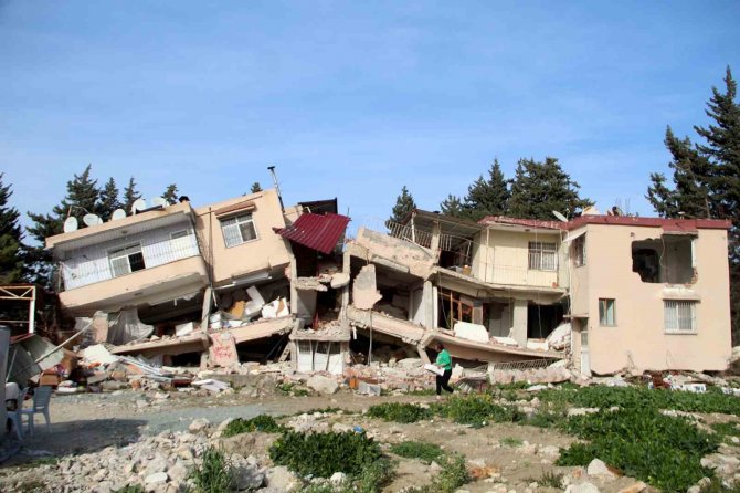 Depremzede 1 Ay Sonra Aynaya Bakıp Haline Şükretti