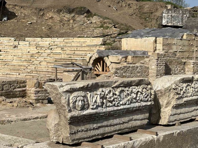 Yunan Öğretmen Tarihi Antik Kente Hayran Kaldı