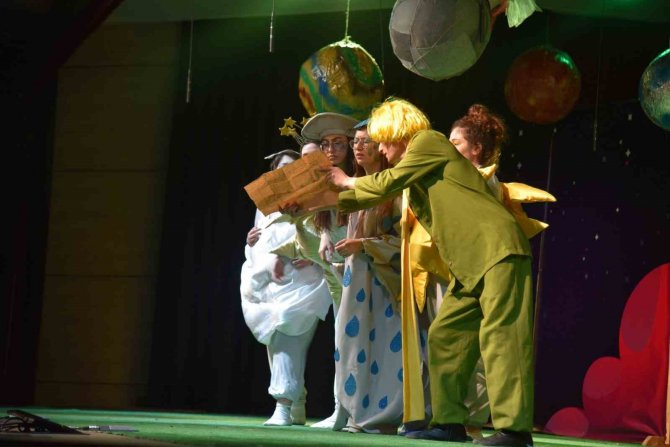 Depremzede Çocuklar ‘Başka Bi Küçük Prens’i İzledi