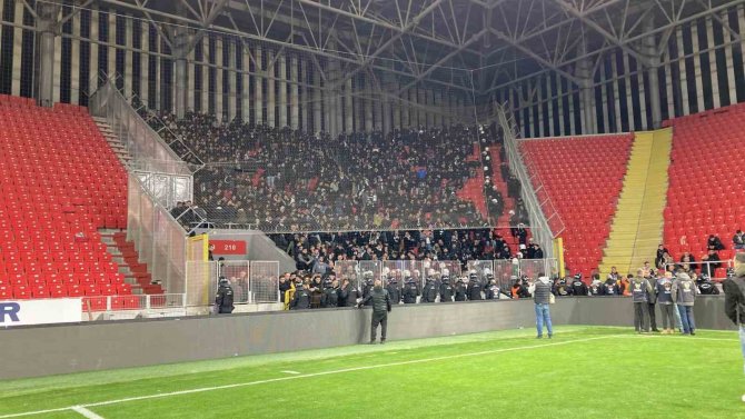 Olaylı İ̇zmir Derbisinin Sanıkları Hakim Karşısında