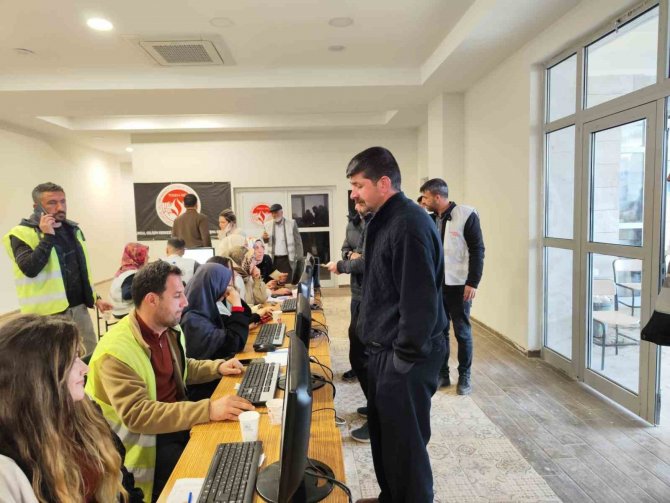 Depremzedeler İhtiyaçlarını Sosyal Market İle Karşılanıyor