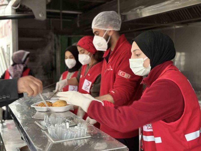 Depremzede Gençler Umutları Yeşertmek İçin Birlik Oldu