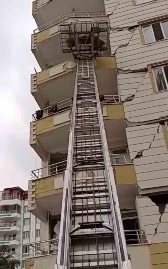 Adıyaman’da Depremin Dehşetini Gözler Önüne Seren Görüntüler