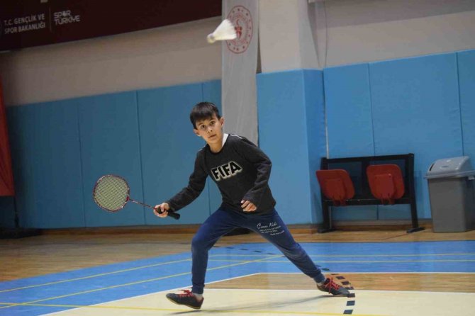 Afyonkarahisar’da Badminton Turnuvası Tamamlandı