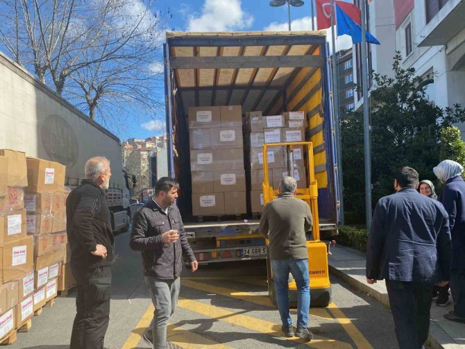 Ak Parti Kadın Kolları Başkanlığı’ndan Deprem Bölgelerine 2 Tırlık İnsani Yardım