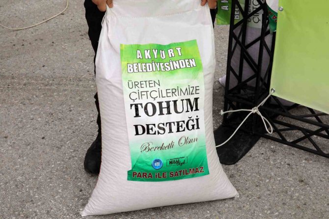 Akyurt Belediyesinden 559 Çiftçiye 200’er Kilogram Tohum Desteği