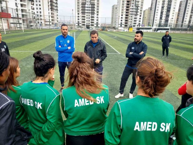 Amedspor Kadın Futbol Takımı, Erteleme Maçında 1207 Antalyaspor İle Karşılaşacak