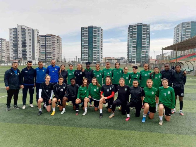 Amedspor Kadın Futbol Takımı, Erteleme Maçında 1207 Antalyaspor İle Karşılaşacak