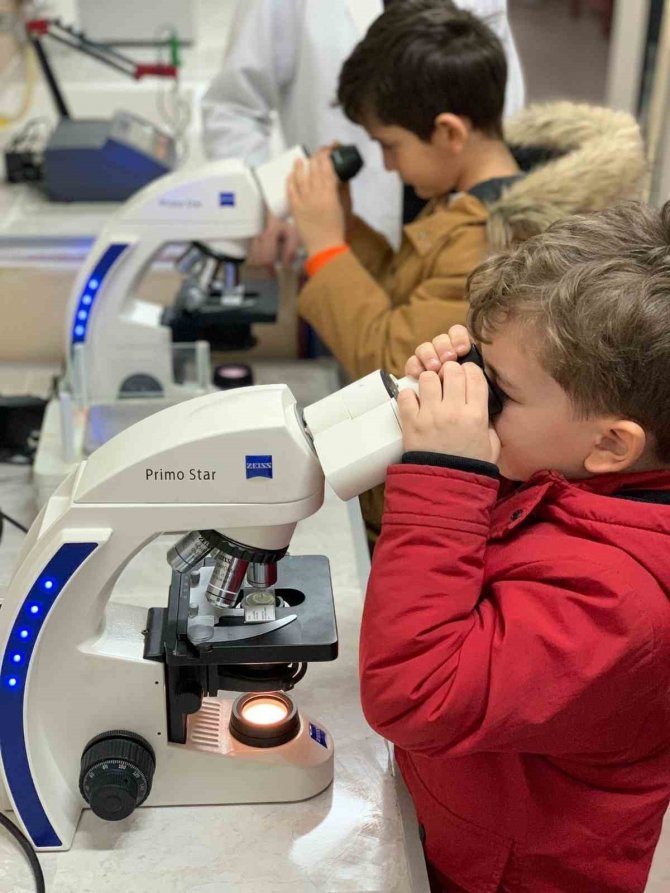 Minikler Zbeü Fen Fakültesi’ni Gezdi