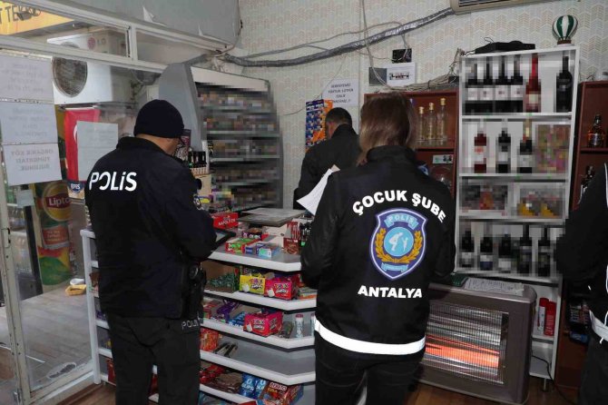 Antalya’da ’Güvenli Okul Çevreleri Ve Servis Araçları Denetim Uygulaması’ Yapıldı