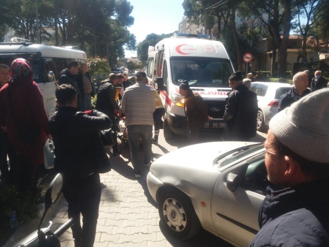 Burhaniye’de Otomobile Çarpan Motosiklet Sürücüsü Yaralandı