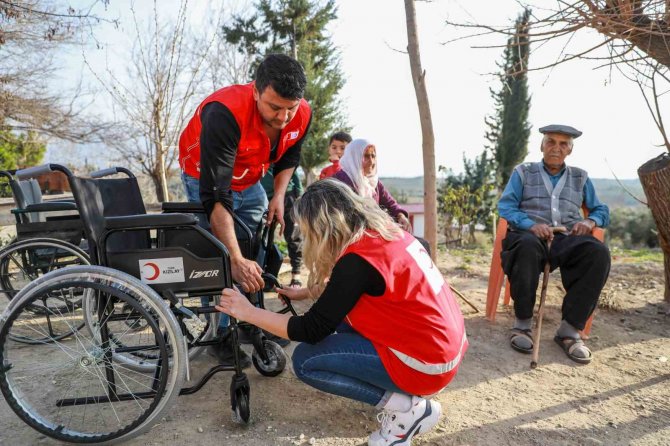 Tıp Bayramı’nda Kızılay Hekimleri Afet Bölgesinde