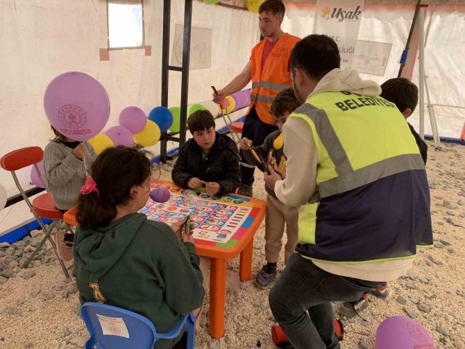 Uşak’ta Depremzede Vatandaşlar İçin Çalışmalar Sürüyor
