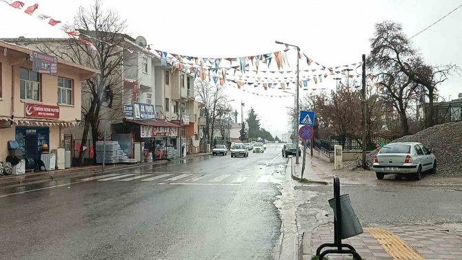 Dicle İlçesinde Etkili Olan Yağmur Çiftçileri Sevindirdi