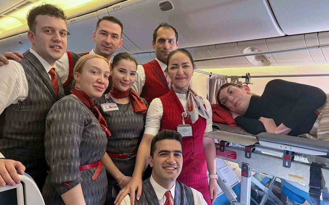 Dünyanın En Uzun Boylu Kadını Rumeysa Gelgi Türkiye’ye Döndü