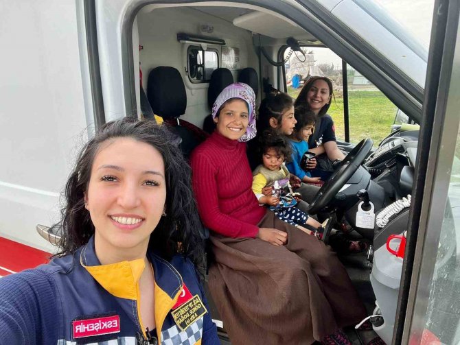 Eskişehir’in Gönüllü 112’cileri Hatay’da Yaraları Sarıyor
