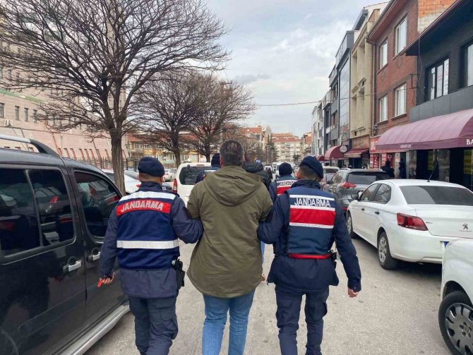Farklı Suçlardan Aranan 4 Şahıs Jandarma Ekiplerince Yakalandı