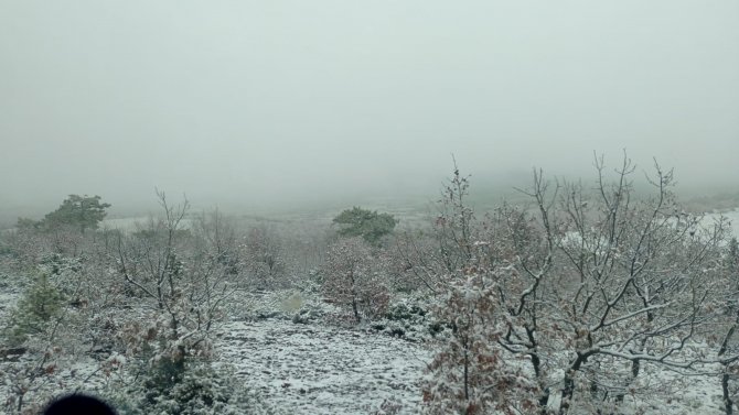 Beyaz Örtüyle Kaplanan Mahallede Kartpostallık Görüntüler Oluştu