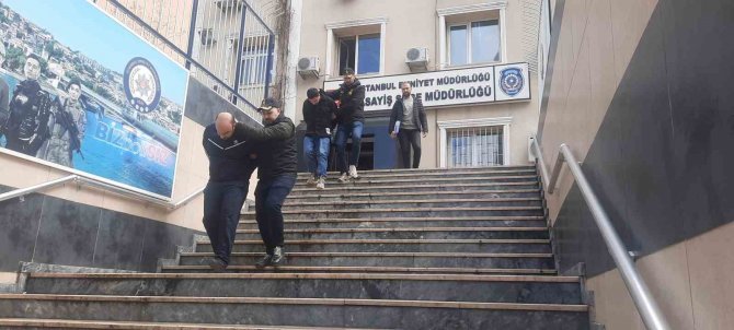 İ̇ranlı Sahte Polisler Turistin Parasını Böyle Gasp Etti