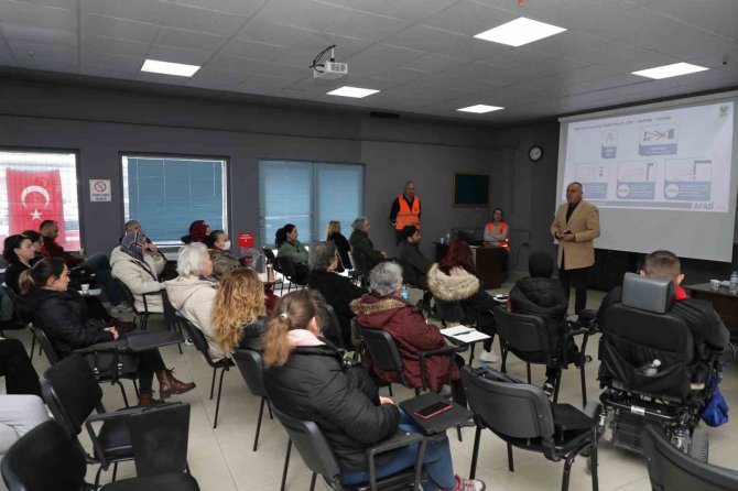 Gemlik’in Afet Destek Gönüllüleri Eğitimlere Başladı