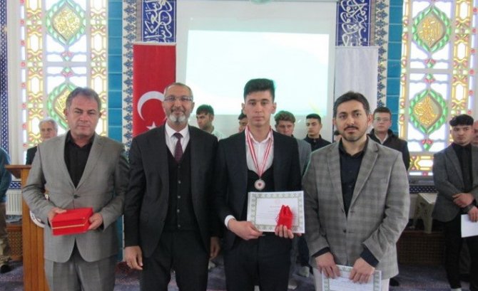 Genç Hatipler Salihli’de Yarıştı