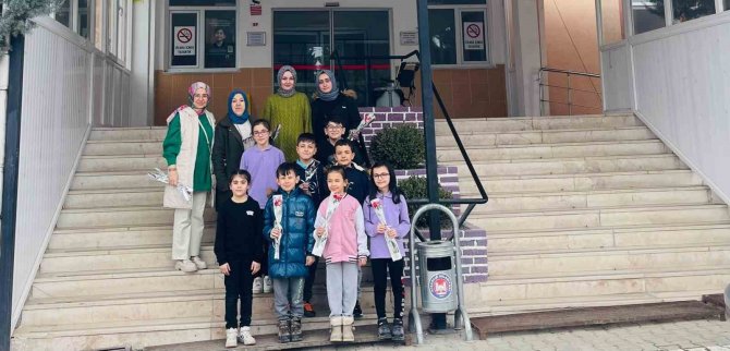 Hisarcık’ta Minik Öğrenciler Doktorların Tıp Bayramını Kutladı