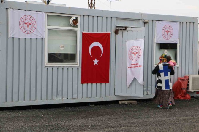 Deprem Bölgesinde Sağlıkçılar Tıp Bayramını Çadır Kentte Geçiriyor