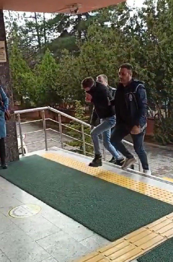 Kaçırdıkları Kadını Ormanlık Alanda Silahla Tehdit Ettiler