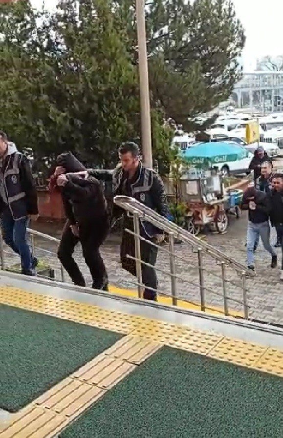 Kaçırdıkları Kadını Ormanlık Alanda Silahla Tehdit Ettiler
