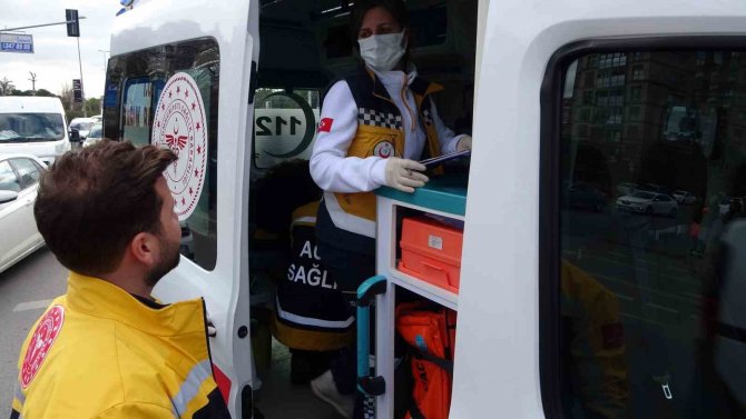 Kartal’da 2 Kişinin Yaralandığı Trafik Kazası Kamerada