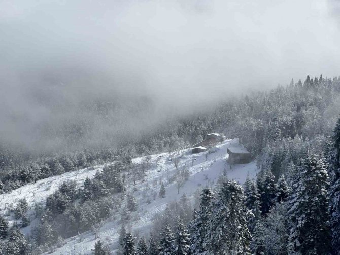 Kastamonu’nun Yüksek Kesimleri Beyaza Büründü