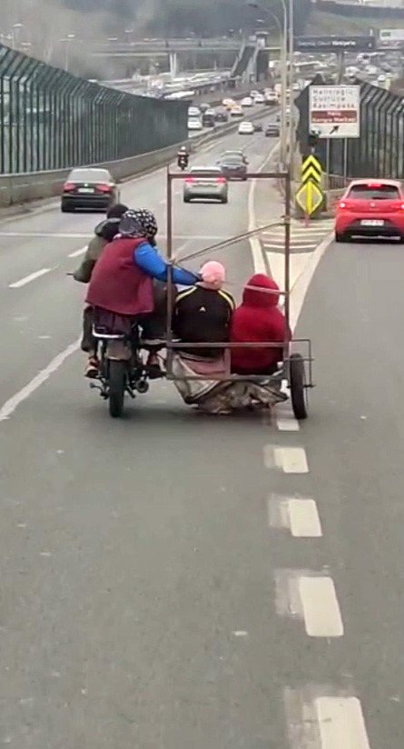 İ̇stanbul’da Motosiklet Sürücülerinin İlginç Anları Kameraya Yansıdı