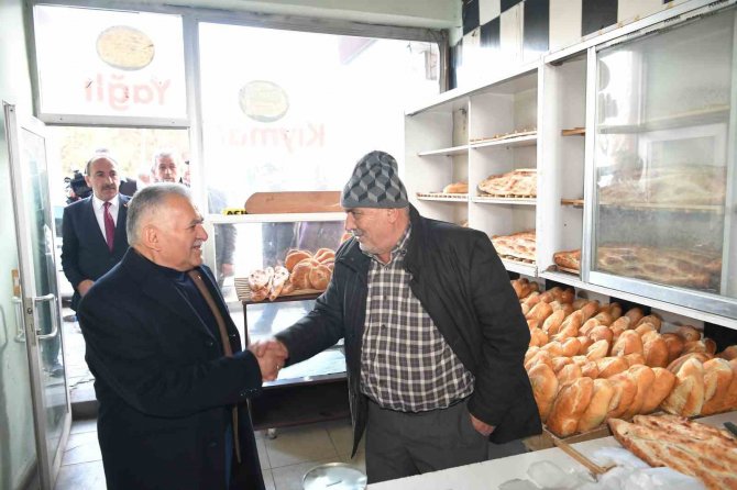 Başkan Büyükkılıç, Tomarza’da Esnaf Ve Vatandaşla Buluştu