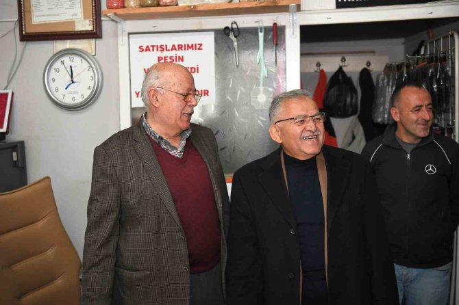 Başkan Büyükkılıç, Tomarza’da Esnaf Ve Vatandaşla Buluştu