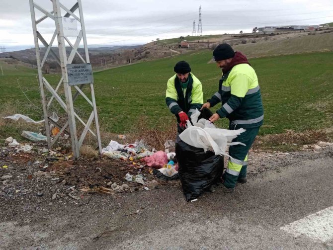 ‘Keçiören Belediyesi Doğayı Temizleme Timi’ Yol Kenarındaki Kilolarca Atığı Bertaraf Etti