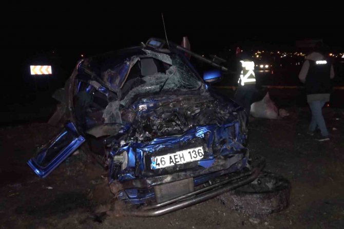 Çarptığı Pikabı Biçen Tır Tarlaya Uçtu: 1 Ölü, 5 Yaralı