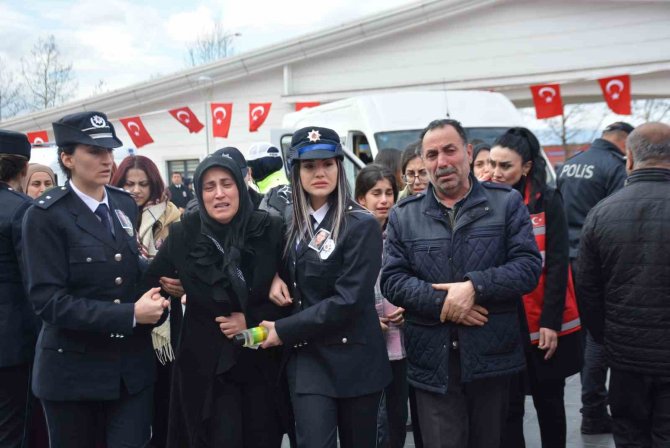 Hayatını Kaybeden Polis Babasının Şapkasını Bir An Olsun Başından Çıkarmadı