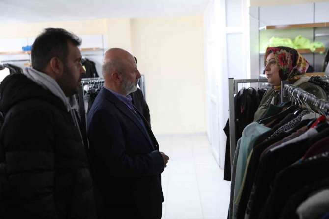 Kocasinan’dan Depremzedelere Giysi Ve İaşe Desteği
